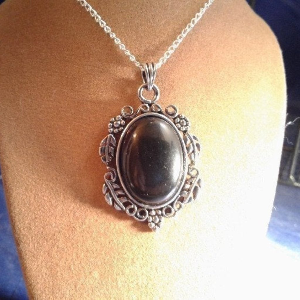 Onyx Cabochon Pendant Z333